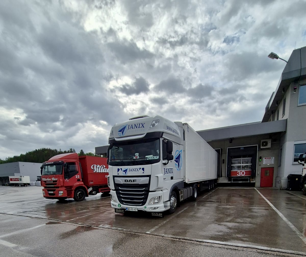 Picture of a Janix double decker truck