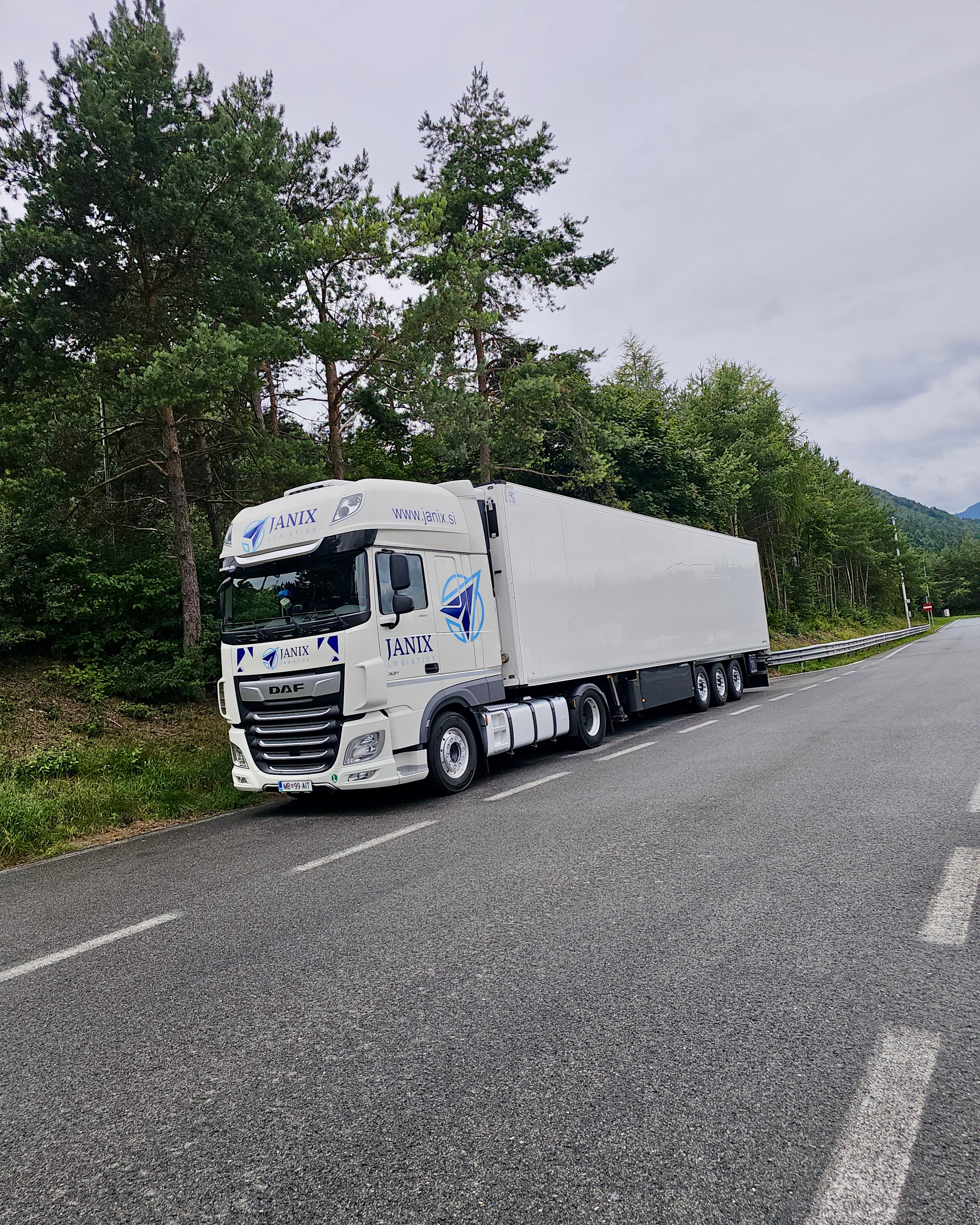 Picture of a Janix double decker truck